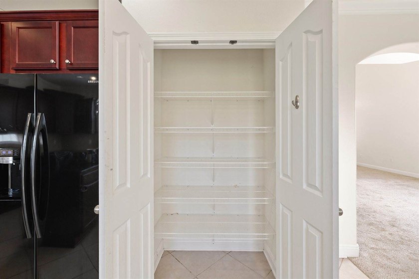 If you're looking for a spacious home with a functional layout - photo 15
