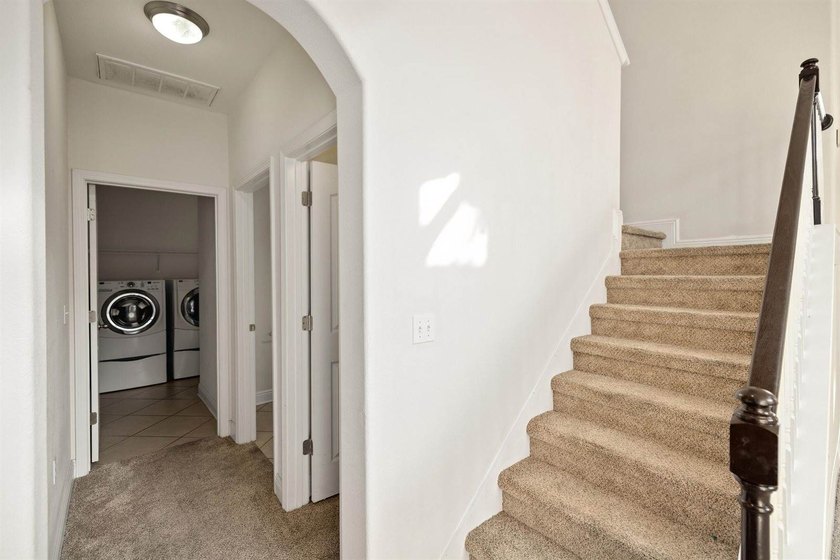 If you're looking for a spacious home with a functional layout - photo 19