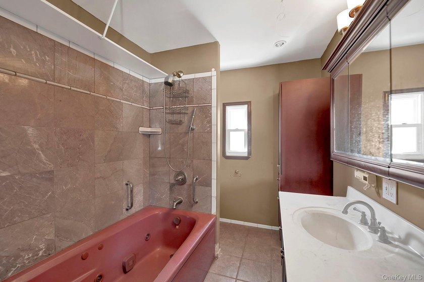 Opportunity Knocks! Ideal for savvy investors and primary - photo 10