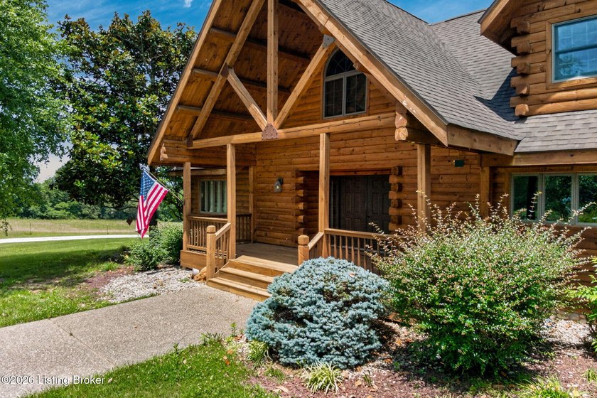 If you've been looking for usable acreage, a luxury log cabin, a - photo 2