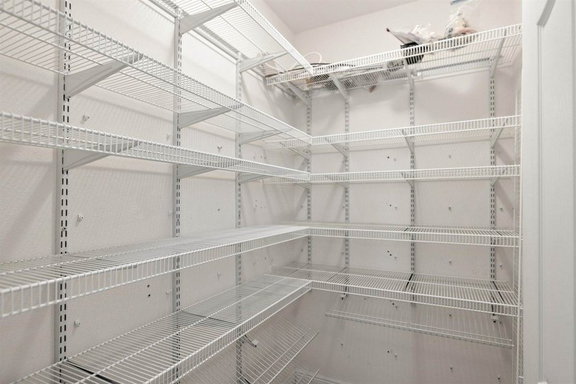 If you're looking for a spacious home with a functional layout - photo 22