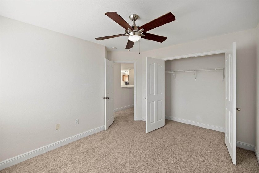 If you're looking for a spacious home with a functional layout - photo 34