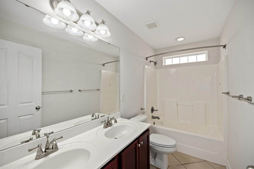 If you're looking for a spacious home with a functional layout - photo 35