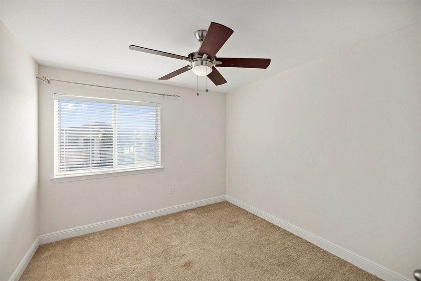 If you're looking for a spacious home with a functional layout - photo 36
