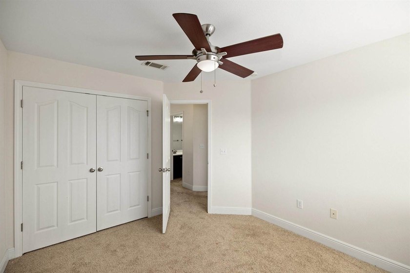 If you're looking for a spacious home with a functional layout - photo 37
