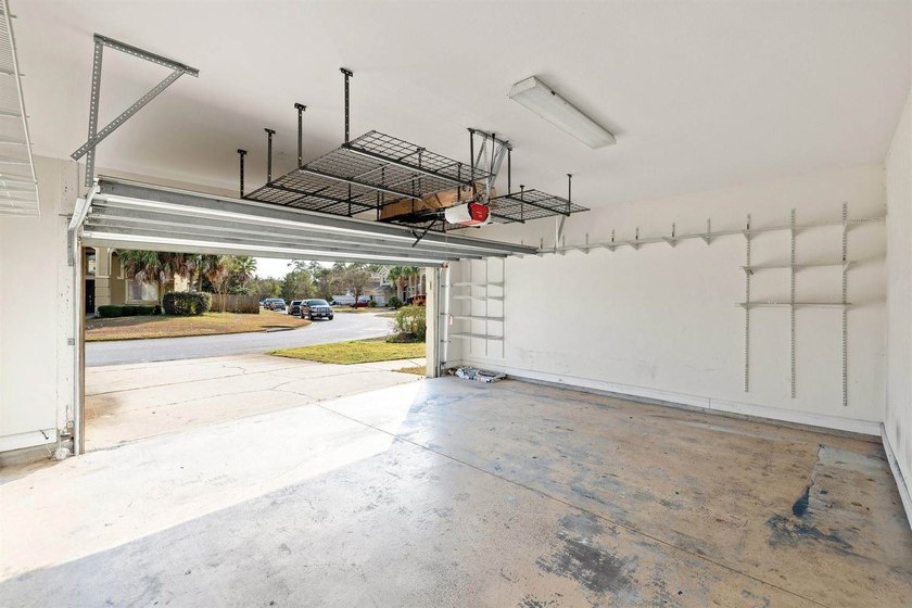 If you're looking for a spacious home with a functional layout - photo 43