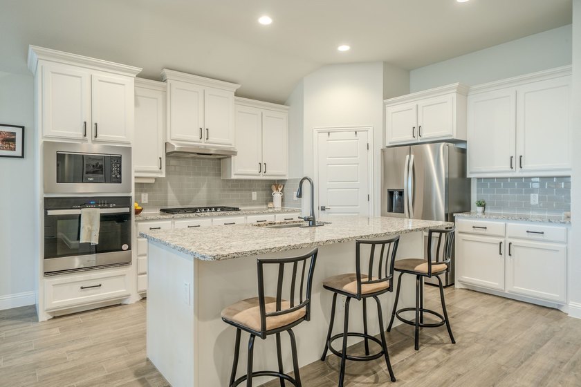 Better than new and impeccably maintained! Built by Impression - photo 3