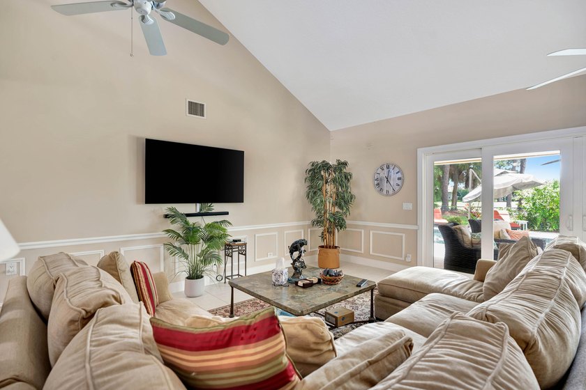 Located on quiet cul-de-sac in Thurston. This 3 bedroom, 3.5 - photo 3