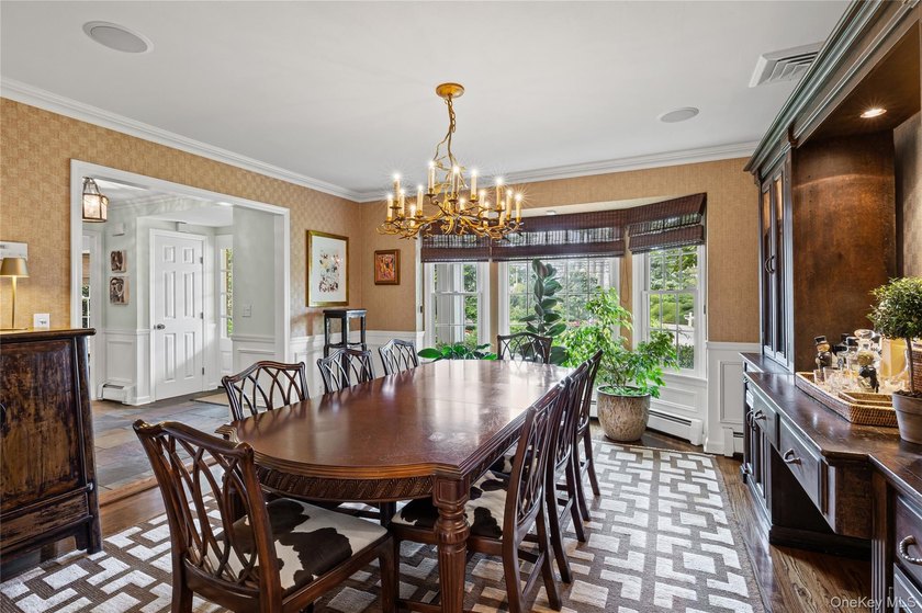 Traditionally elegant brick, 4 bedroom, 3.5 bath center hall - photo 7