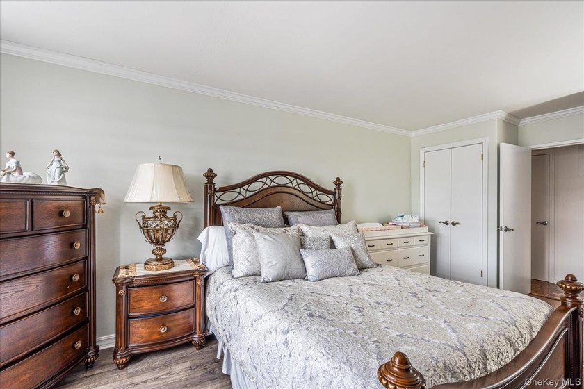 Pet Friendly Luxury High Rise building,Large One Bedroom With A - photo 15