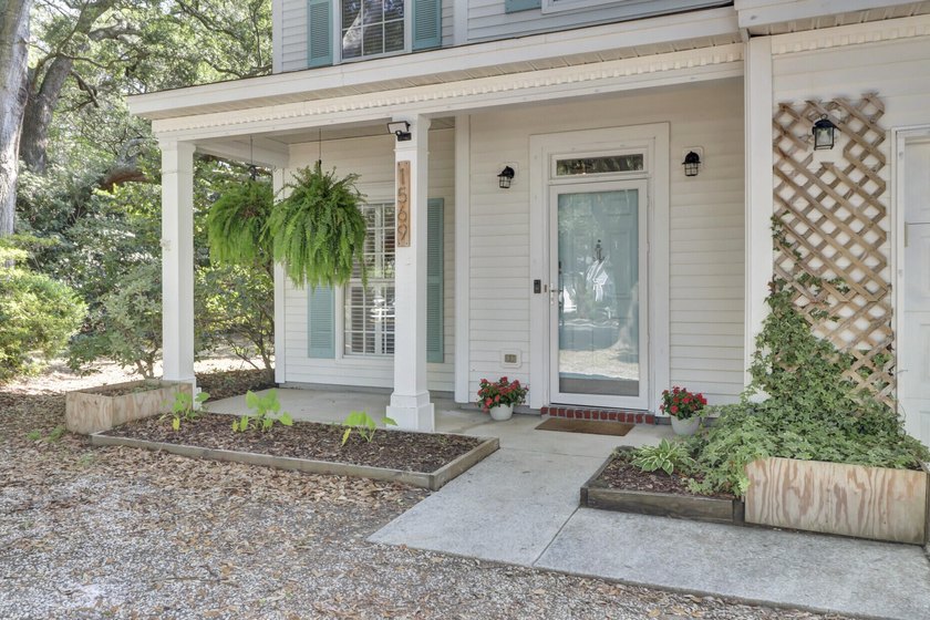 Nestled on a desirable corner lot in the sought-after Wexford - photo 4