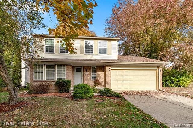 Welcome to this fully updated 2-story colonial offering 3 - photo 3