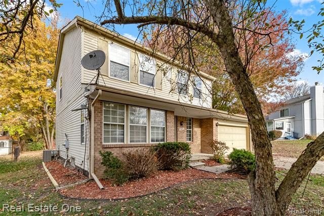 Welcome to this fully updated 2-story colonial offering 3 - photo 4