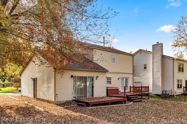 Welcome to this fully updated 2-story colonial offering 3 - photo 9