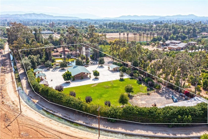 Welcome to this highly desirable single-story estate featuring a - photo 2