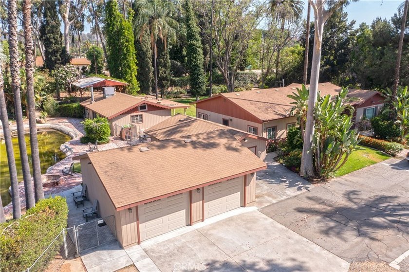 Welcome to this highly desirable single-story estate featuring a - photo 4