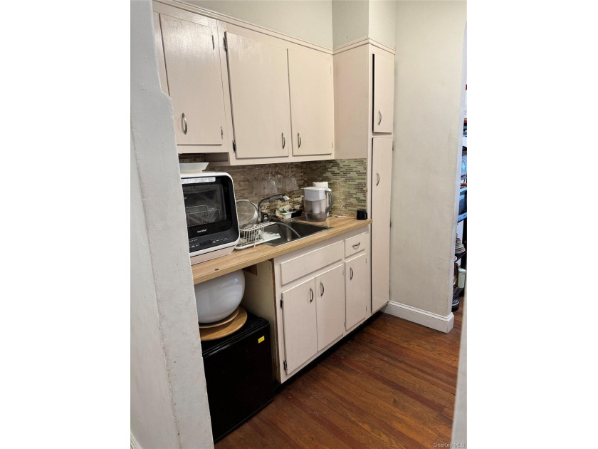 Welcome 2922 Barnes Ave Unit 6L. This charming one bedroom coop - photo 2