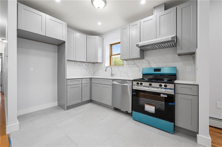 Prime location quality built NEW CONSTRUCTION full brick three - photo 14