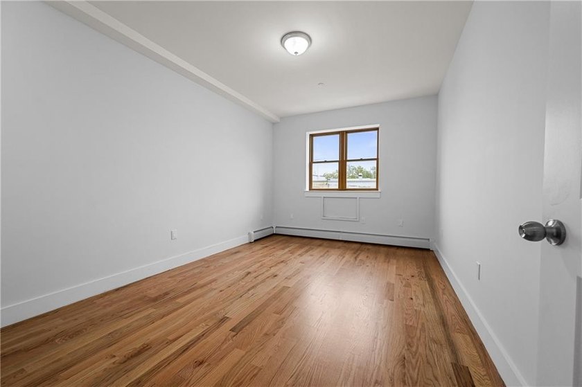 Prime location quality built NEW CONSTRUCTION full brick three - photo 17