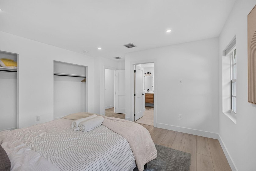Completely rebuilt 4BR/3BA home featuring a major renovation - photo 20
