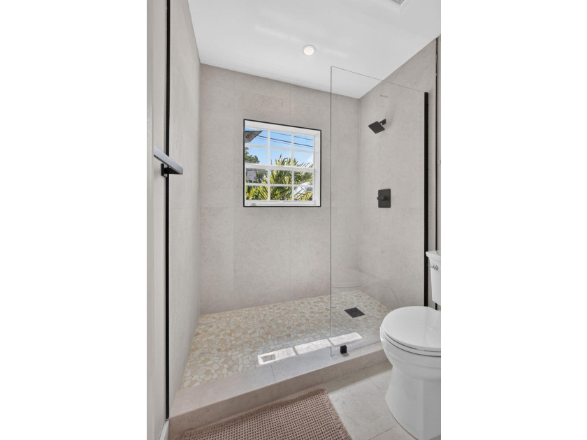 Completely rebuilt 4BR/3BA home featuring a major renovation - photo 22