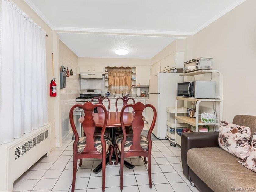 Welcome to this exceptional legal two-family semidetached brick - photo 5