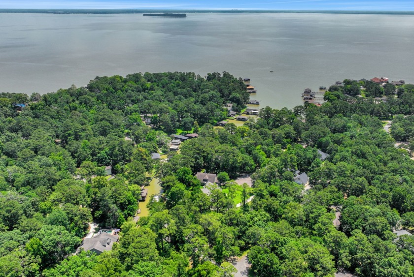 Waterfront on serene protected cove - photo 3