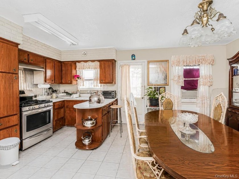 Welcome to this exceptional legal two-family semidetached brick - photo 8