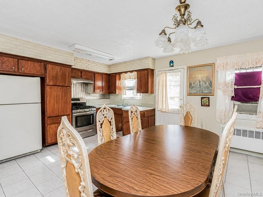 Welcome to this exceptional legal two-family semidetached brick - photo 10