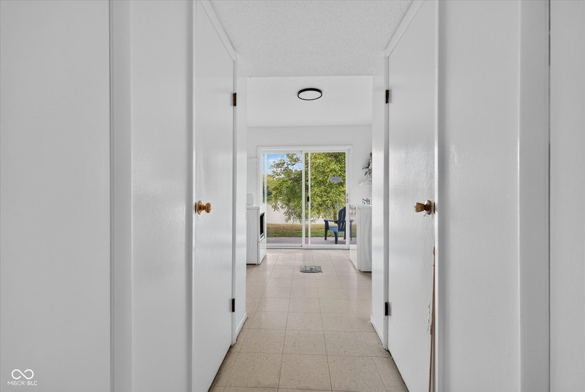Welcome to this charming 3 bedroom, 2 bath condo offering - photo 33