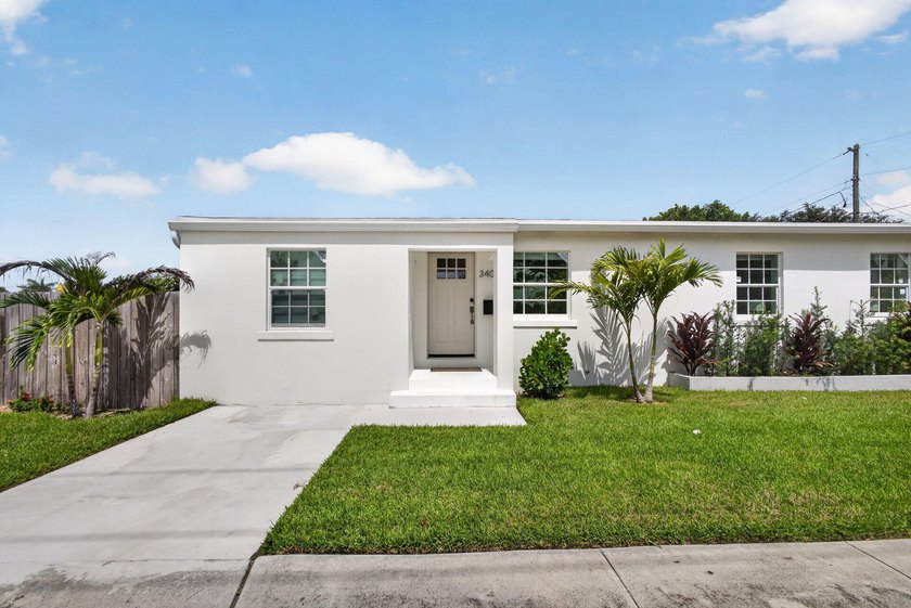 Completely rebuilt 4BR/3BA home featuring a major renovation - photo 35
