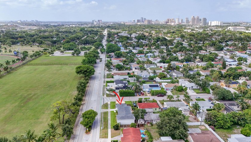 Completely rebuilt 4BR/3BA home featuring a major renovation - photo 40