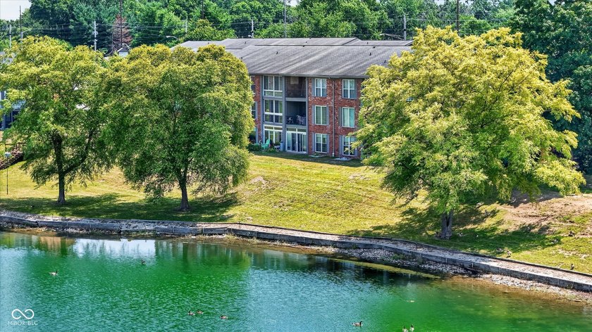 Welcome to this charming 3 bedroom, 2 bath condo offering - photo 44