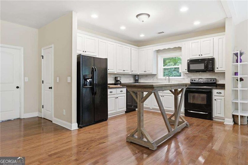 Nestled on a private lot in the quiet Lake Allatoona community - photo 12