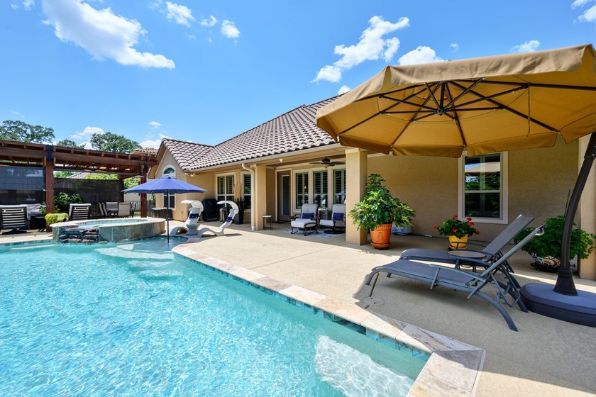 Tucked inside the coveted Catalina Bay waterfront community - photo 4