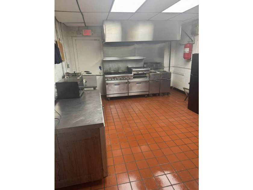 Exceptional opportunity to own a well-maintained, mixed-use - photo 11