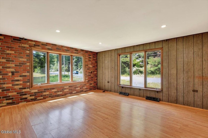 Bring your vision and make this charming 1928 bungalow your own! - photo 15