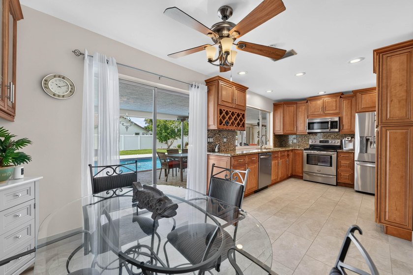 Experience Spectacular Florida living in this beautifully - photo 20