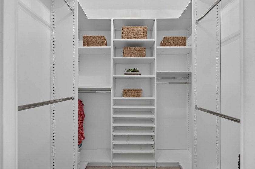 Experience Spectacular Florida living in this beautifully - photo 25