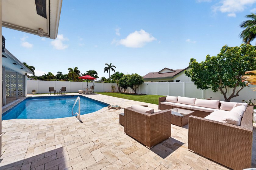 Experience Spectacular Florida living in this beautifully - photo 29