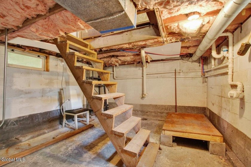 Bring your vision and make this charming 1928 bungalow your own! - photo 32