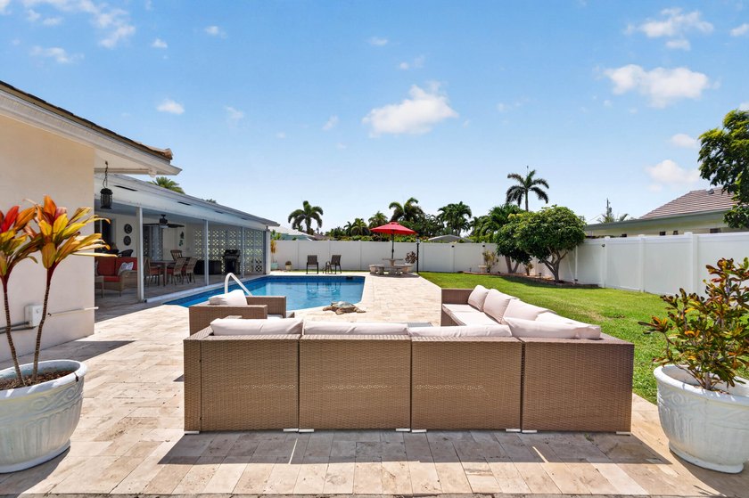 Experience Spectacular Florida living in this beautifully - photo 35
