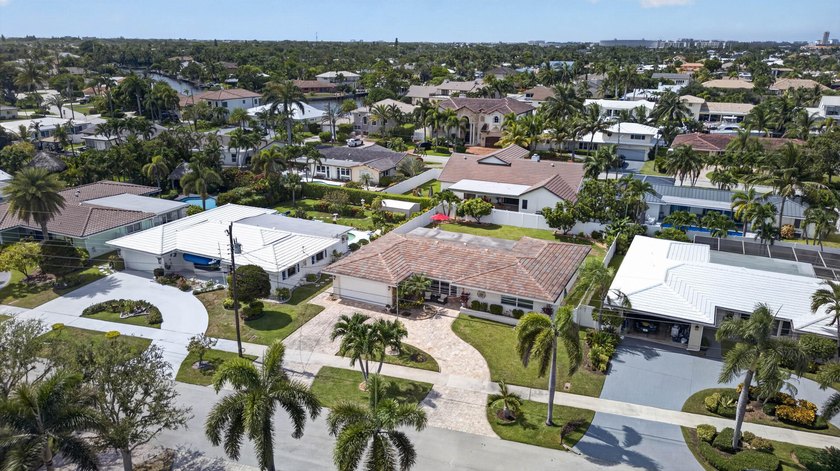 Experience Spectacular Florida living in this beautifully - photo 46