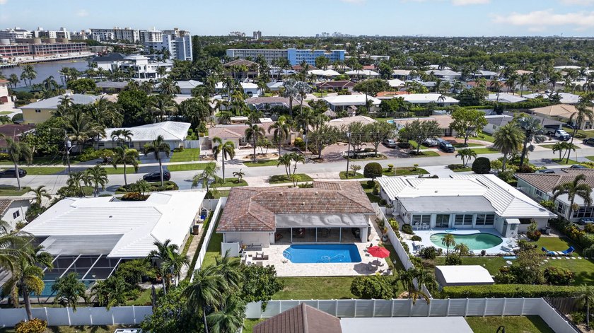 Experience Spectacular Florida living in this beautifully - photo 47