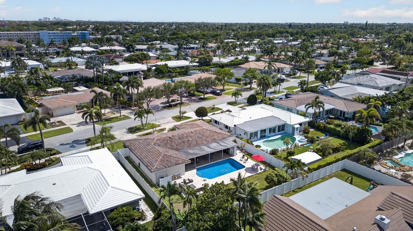 Experience Spectacular Florida living in this beautifully - photo 49