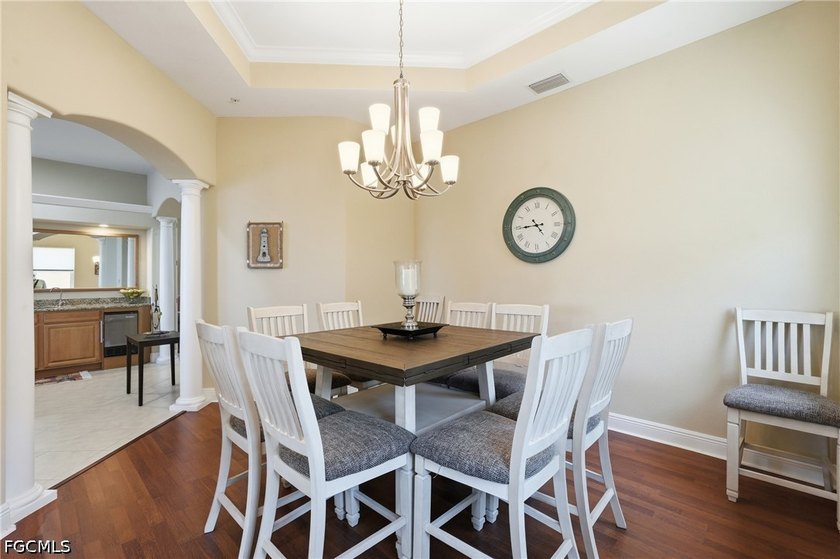 Spacious and bright 3-bedroom + den, 2.5-bath condo with direct - photo 12