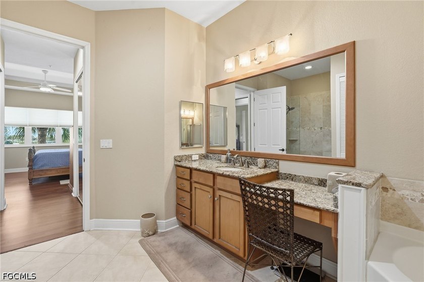 Spacious and bright 3-bedroom + den, 2.5-bath condo with direct - photo 22