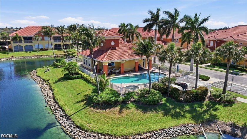 Spacious and bright 3-bedroom + den, 2.5-bath condo with direct - photo 50