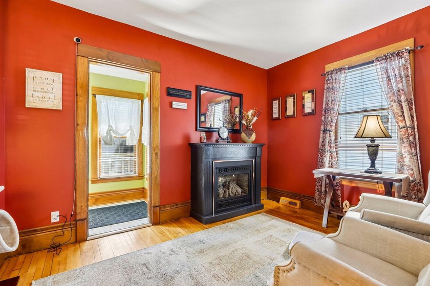 Charming 3-bedroom, 1.5-bath Colonial located just minutes from - photo 20