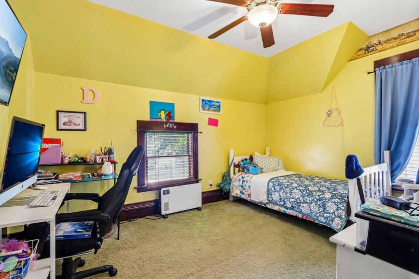 Charming 3-bedroom, 1.5-bath Colonial located just minutes from - photo 22